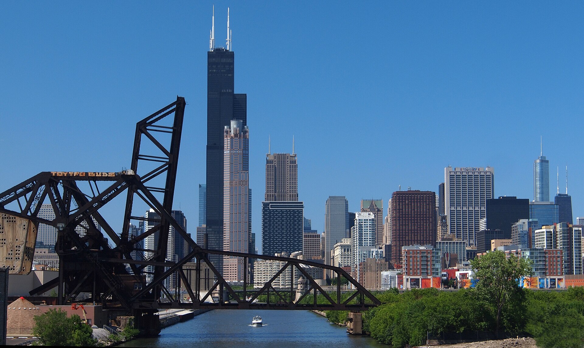 Chicago skyline and the Chicago River